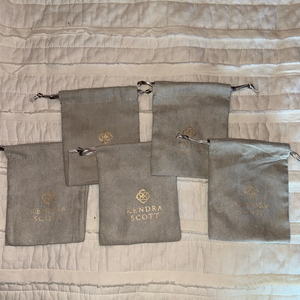 Kendra Scott Jewelry Bags (5)